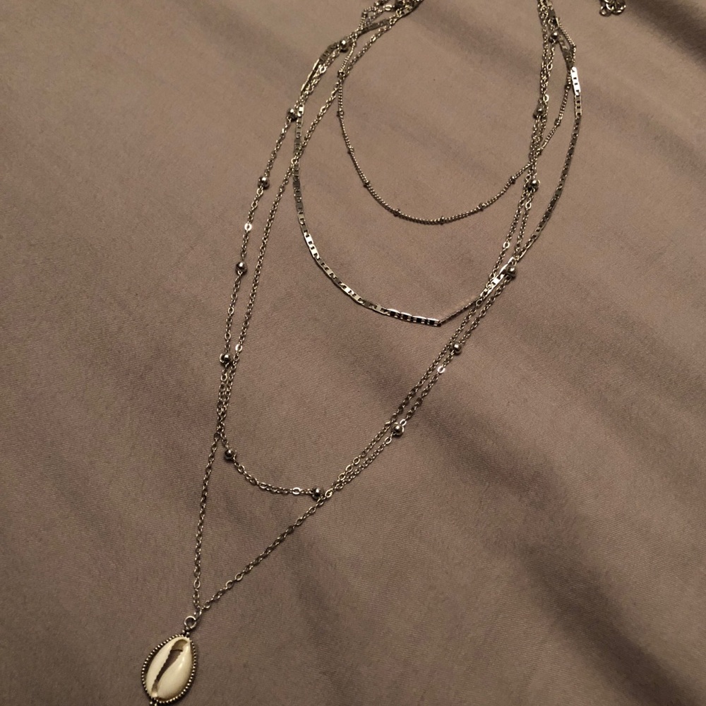 Multi-layer shell pendant necklace - Picture 2 of 3